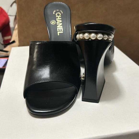 Chanel original sandal - Picture 1 of 3